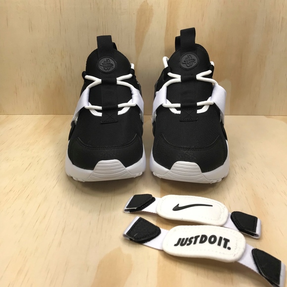 NIB Nike Air Huarache City Black and White - Picture 2 of 8